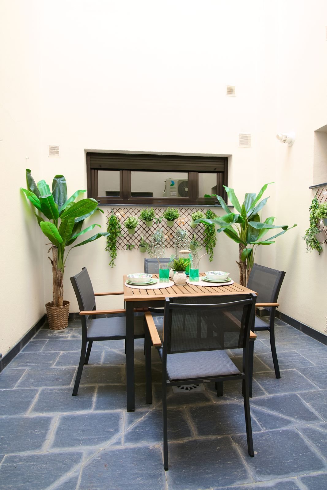Patio privado, mesa exterior - Apartamento Rector Cobos