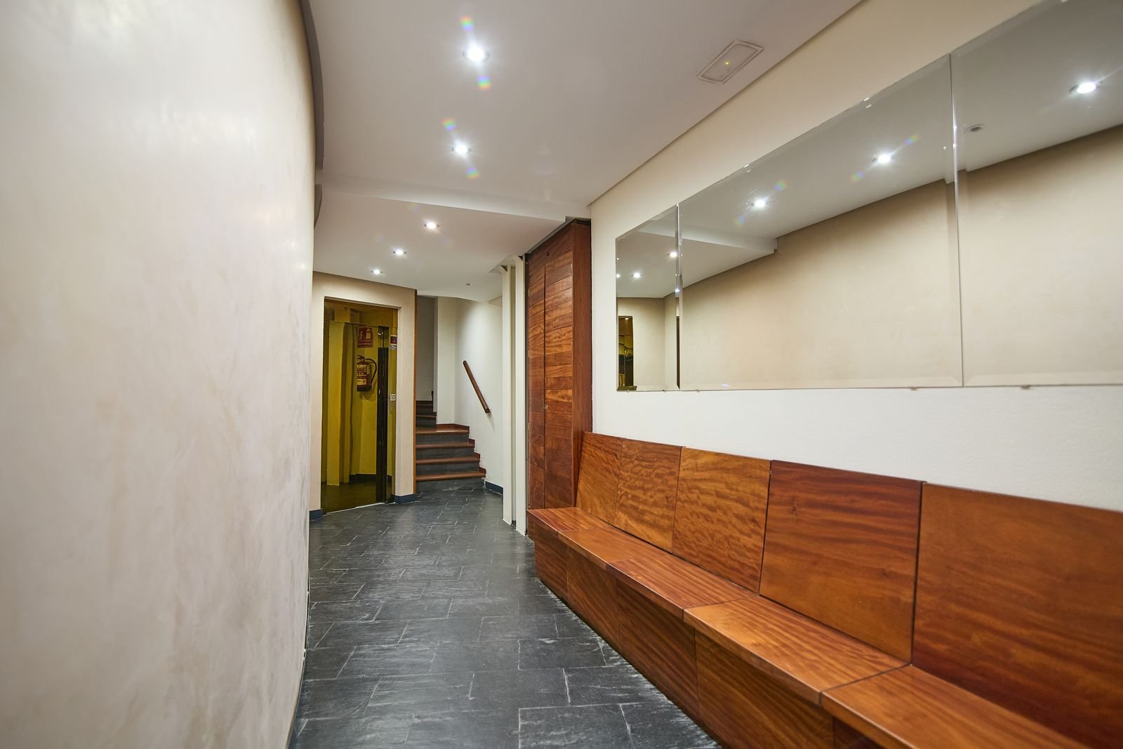 Acceso y portal del edificio - Apartamento Rector Cobos