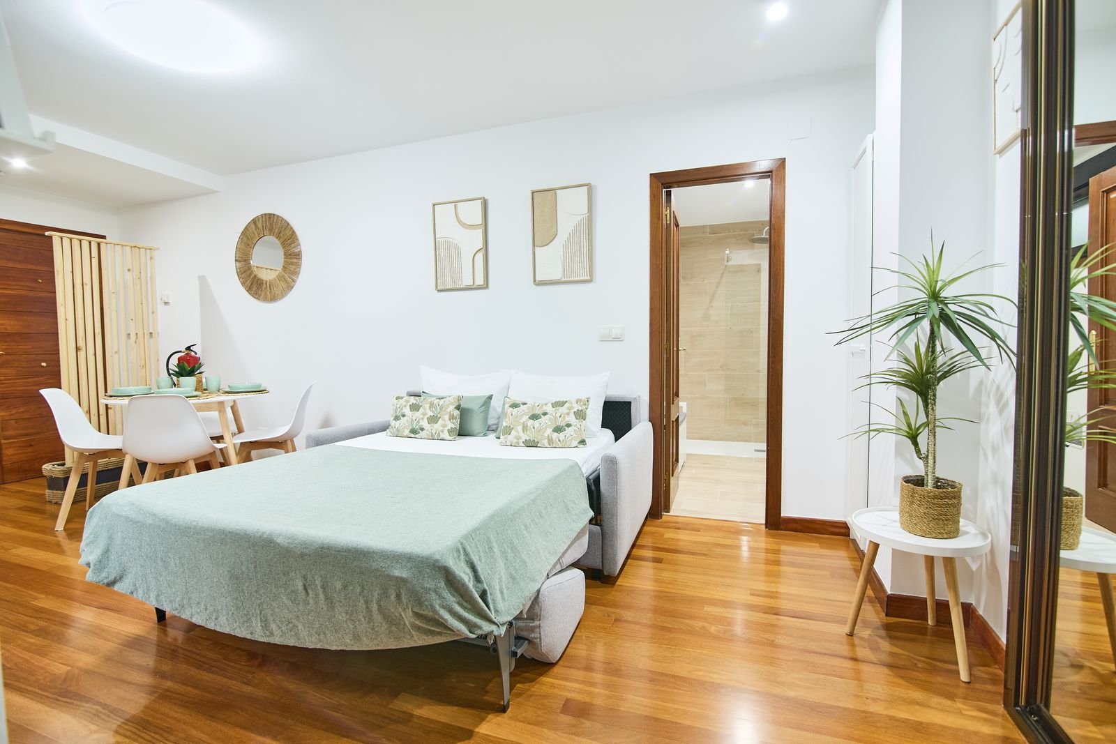 Salón con armario - Apartamento Rector Cobos